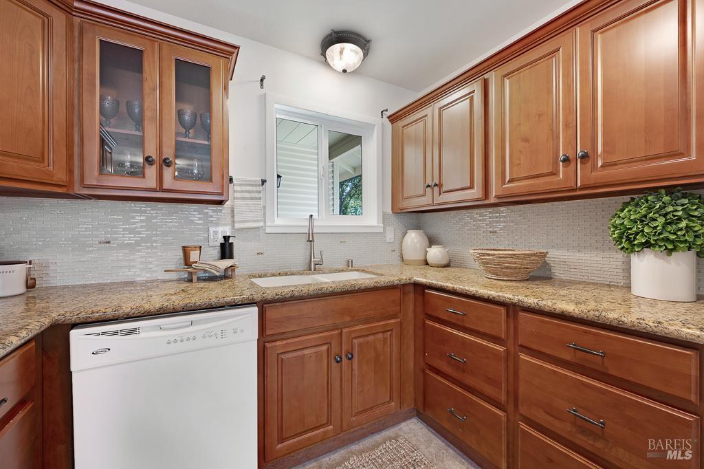 Detail Gallery Image 16 of 37 For 5012 Parkhurst Dr, Santa Rosa,  CA 95409 - 4 Beds | 2 Baths