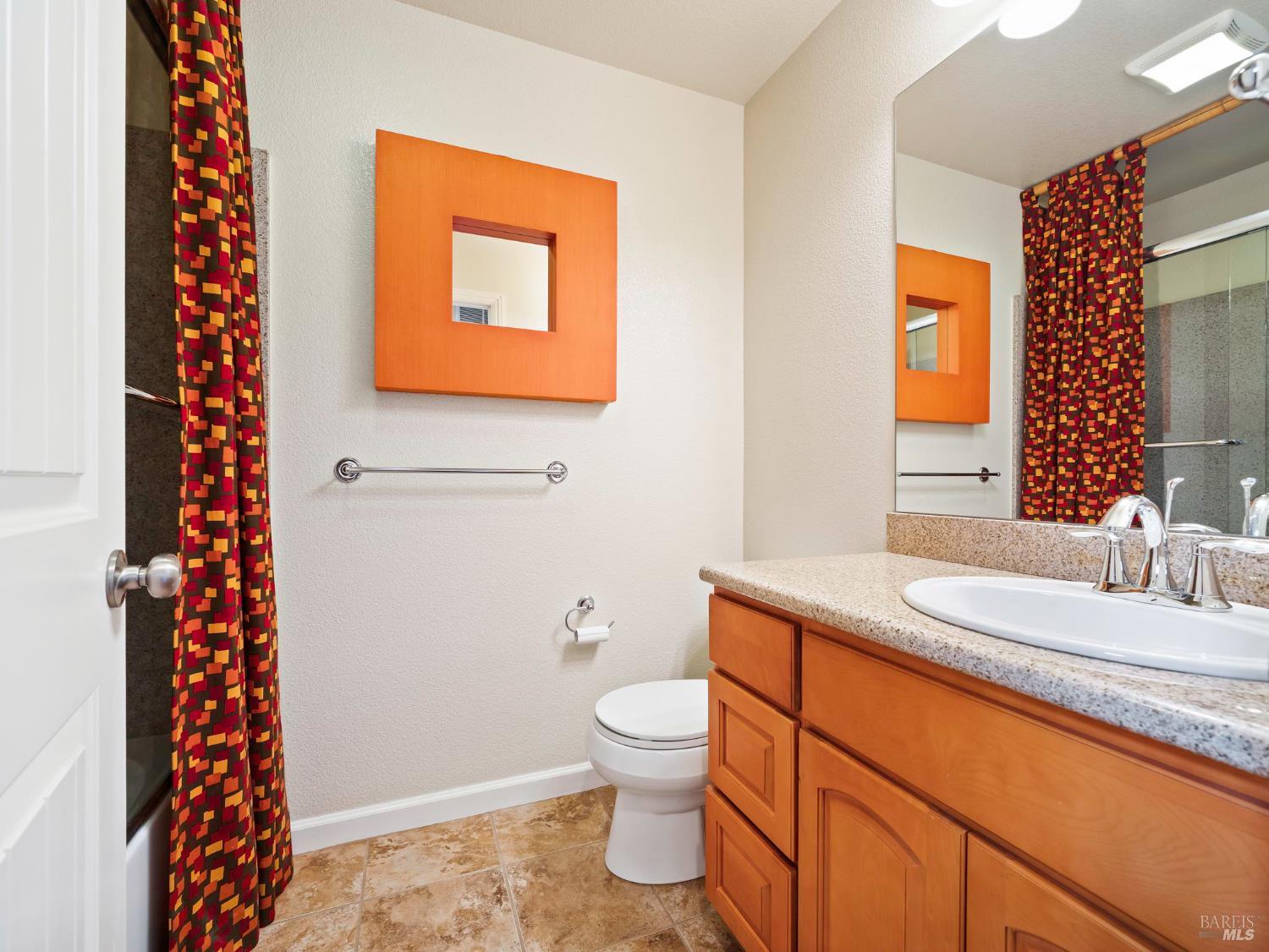Detail Gallery Image 20 of 28 For 165 Stonegate Cir #E,  Cloverdale,  CA 95425 - 2 Beds | 2 Baths