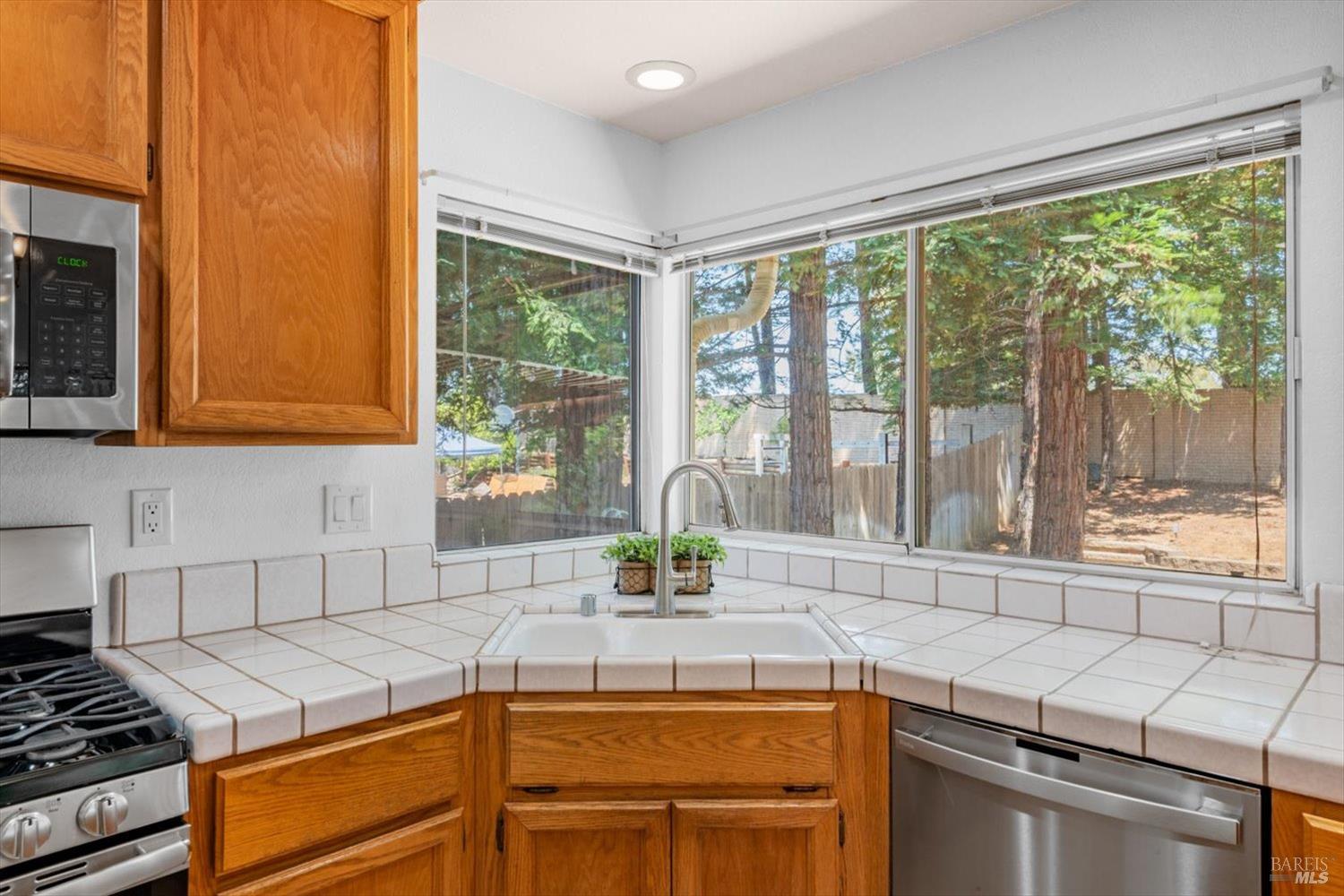 Detail Gallery Image 15 of 48 For 119 Lighthouse Way, Vacaville,  CA 95688 - 4 Beds | 3 Baths