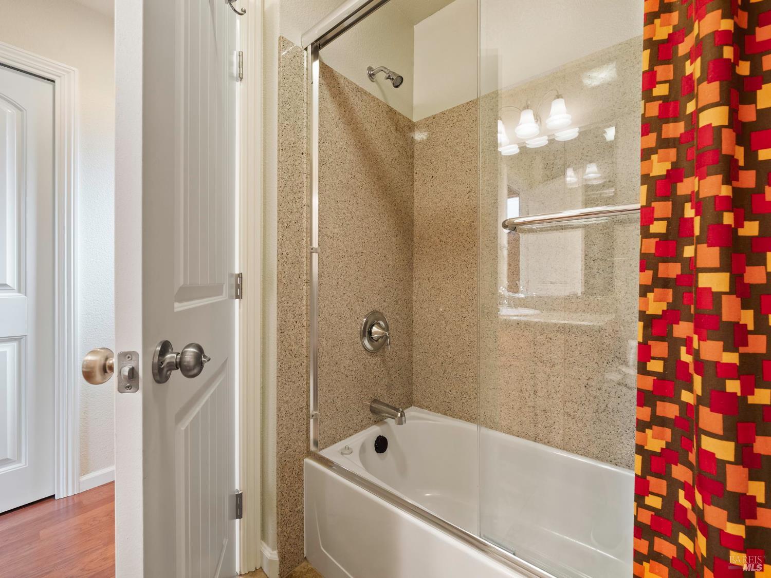 Detail Gallery Image 21 of 28 For 165 Stonegate Cir #E,  Cloverdale,  CA 95425 - 2 Beds | 2 Baths