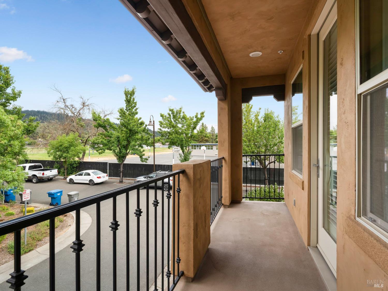 Detail Gallery Image 8 of 28 For 165 Stonegate Cir #E,  Cloverdale,  CA 95425 - 2 Beds | 2 Baths