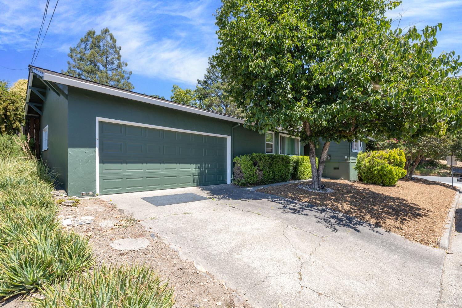 Detail Gallery Image 2 of 10 For 689 Plum Dr, Santa Rosa,  CA 95404 - – Beds | – Baths