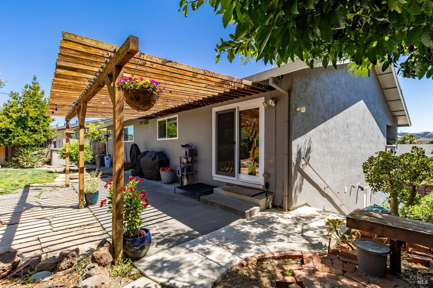 Detail Gallery Image 36 of 54 For 1229 Monte Vista Ct, Benicia,  CA 94510 - 4 Beds | 3 Baths