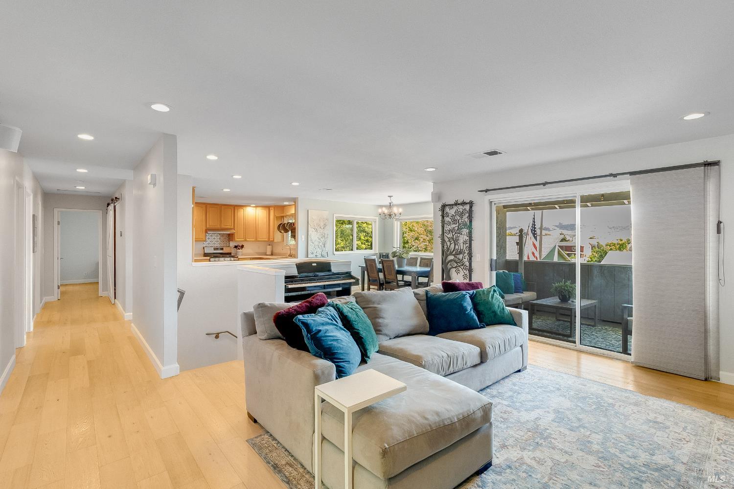 Detail Gallery Image 15 of 54 For 1229 Monte Vista Ct, Benicia,  CA 94510 - 4 Beds | 3 Baths
