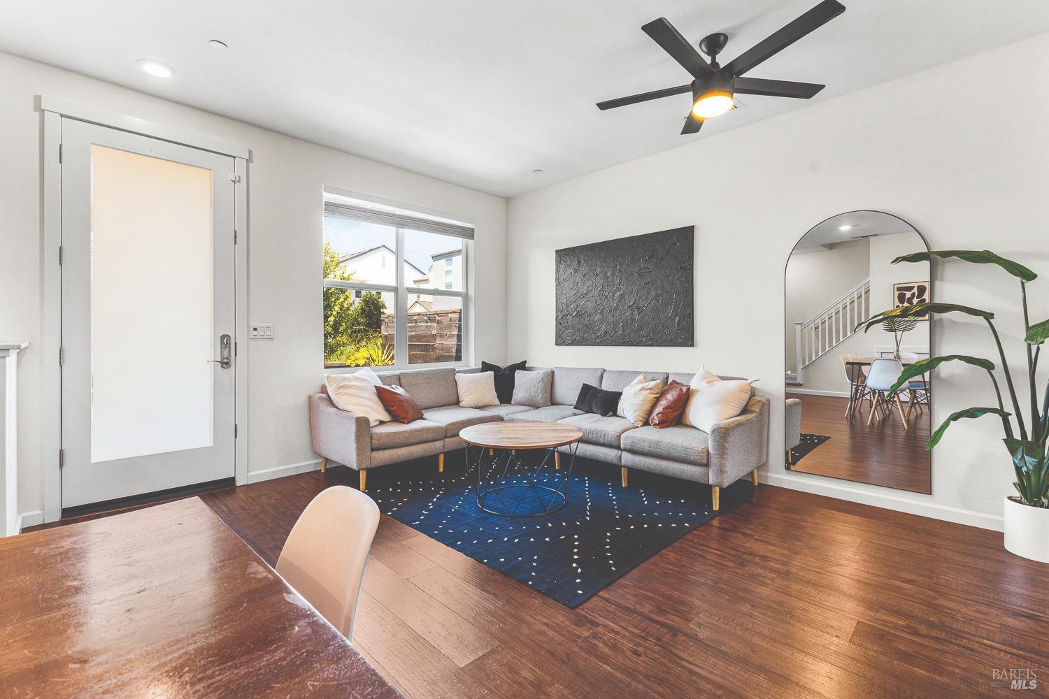 Detail Gallery Image 7 of 23 For 521 Deep Rose Pl, Santa Rosa,  CA 95407 - 4 Beds | 2/1 Baths