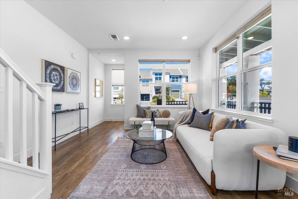 Detail Gallery Image 7 of 35 For 901 Prospect Ave, Santa Rosa,  CA 95409 - 4 Beds | 2/1 Baths