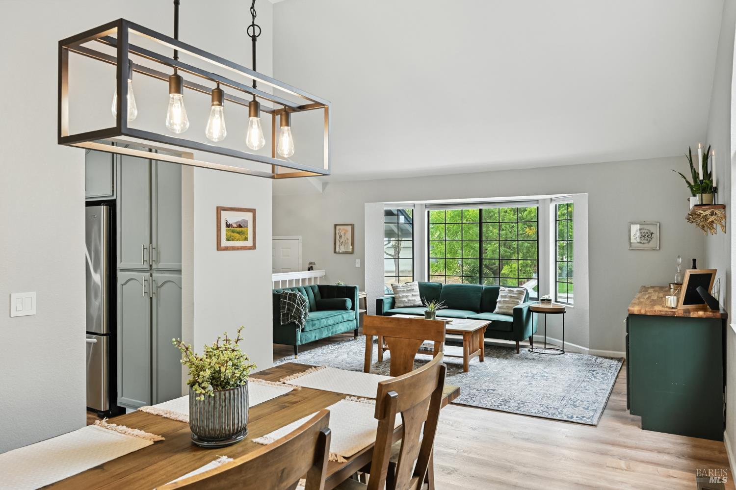 Detail Gallery Image 14 of 54 For 519 Mallory Ave, Windsor,  CA 95492 - 4 Beds | 2/1 Baths