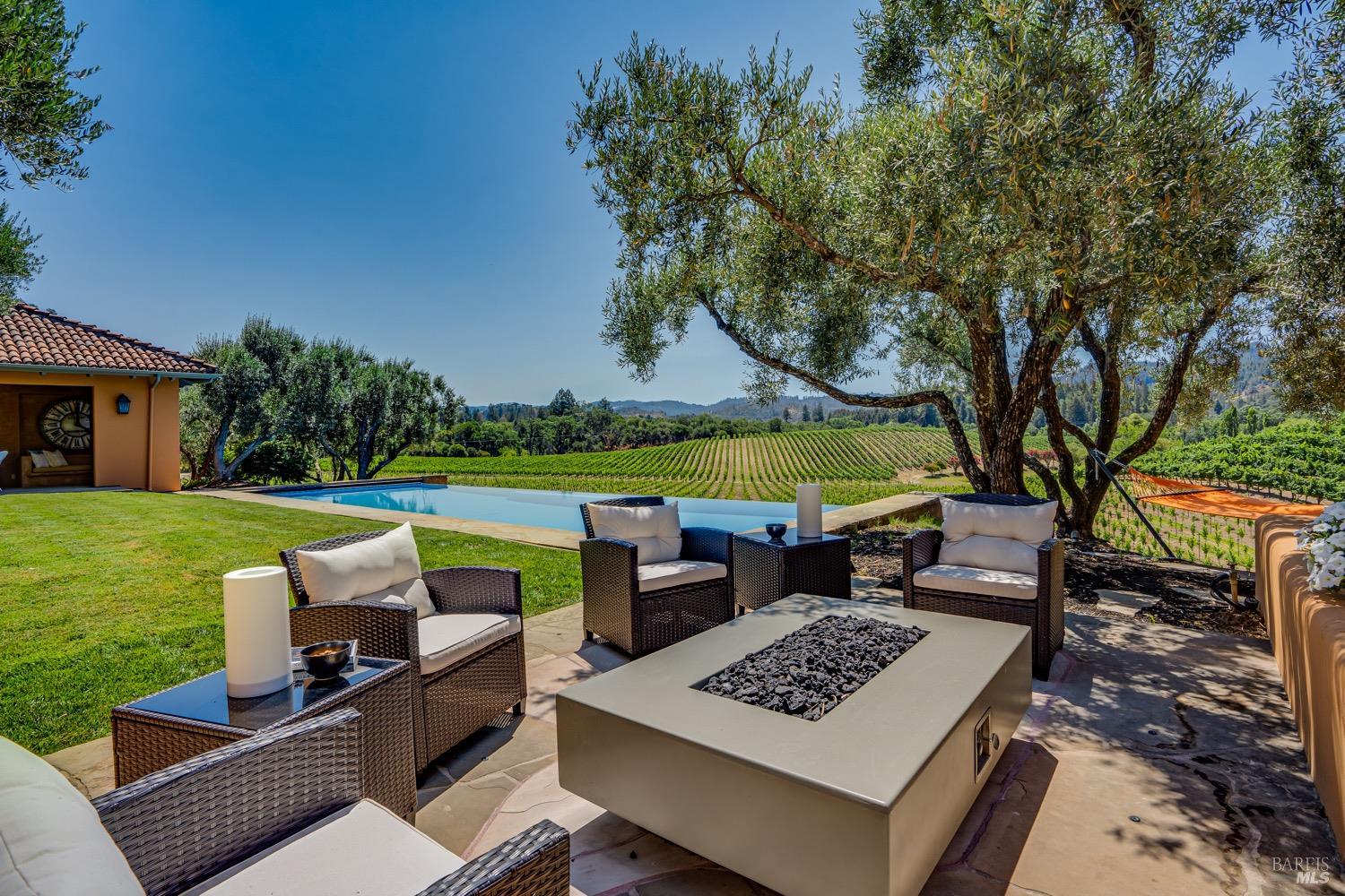 Detail Gallery Image 6 of 98 For 8320 Franz Valley Rd, Calistoga,  CA 94515 - 8 Beds | 8/2 Baths