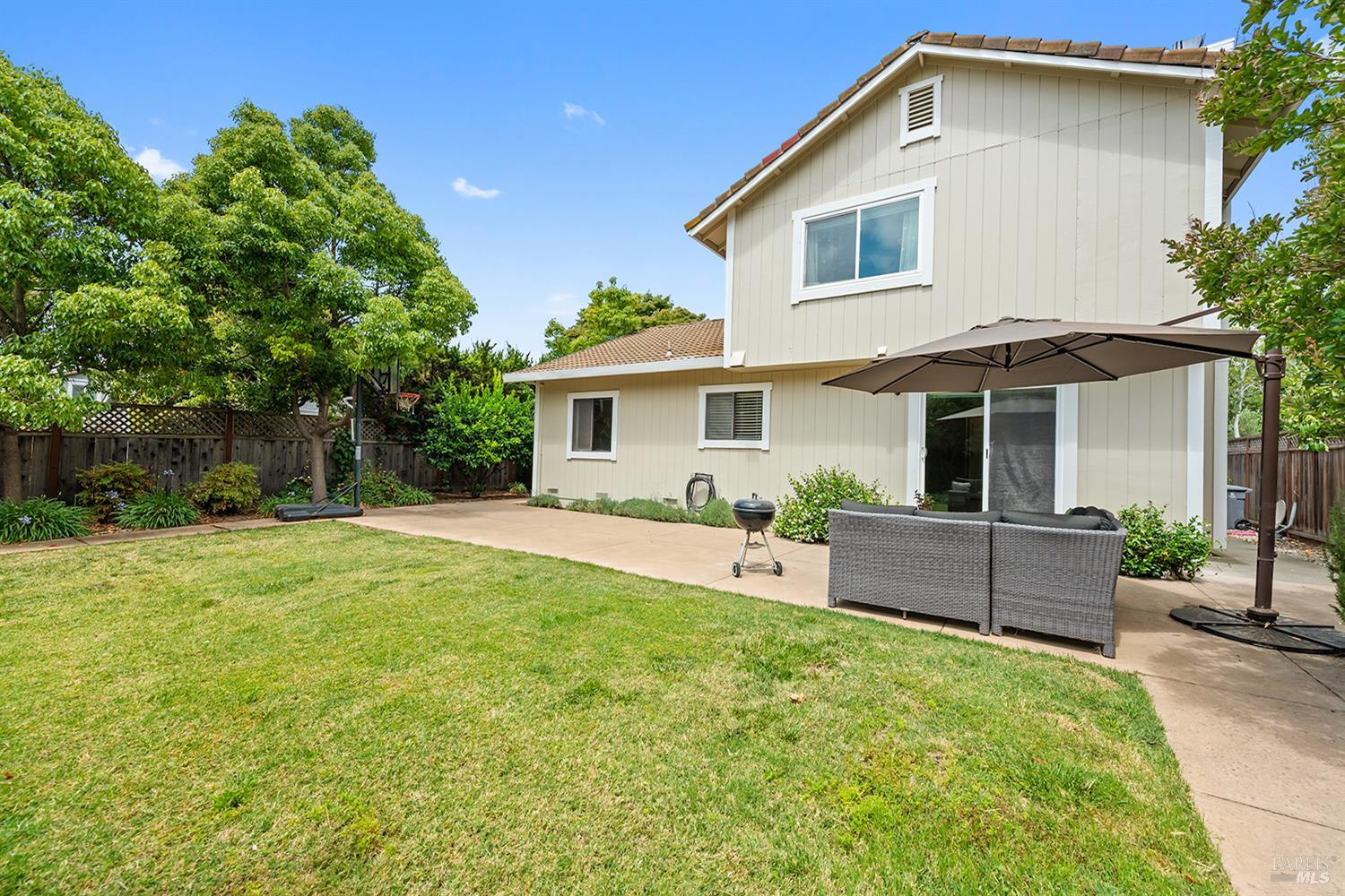Detail Gallery Image 33 of 40 For 1180 Wieling Way, Petaluma,  CA 94954 - 3 Beds | 2/1 Baths