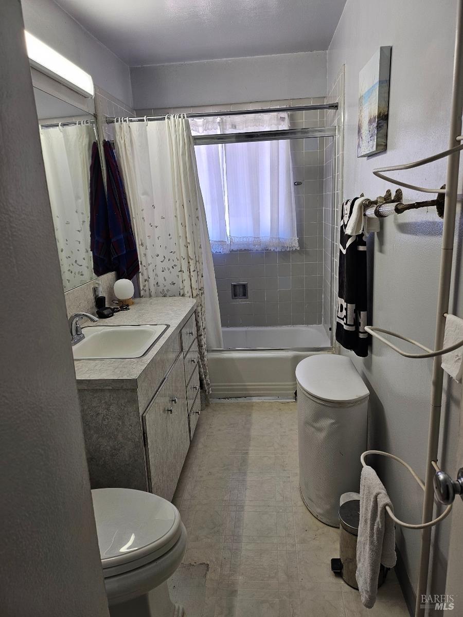 Detail Gallery Image 14 of 19 For 6117 Rosalind Ave, Richmond,  CA 94805 - 3 Beds | 1 Baths