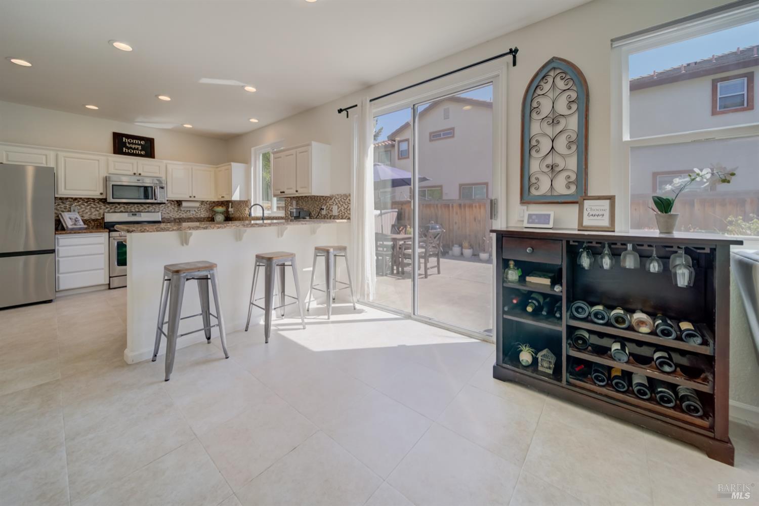 Detail Gallery Image 13 of 52 For 578 Tawny Lake Pl, Fairfield,  CA 94534 - 4 Beds | 2/1 Baths