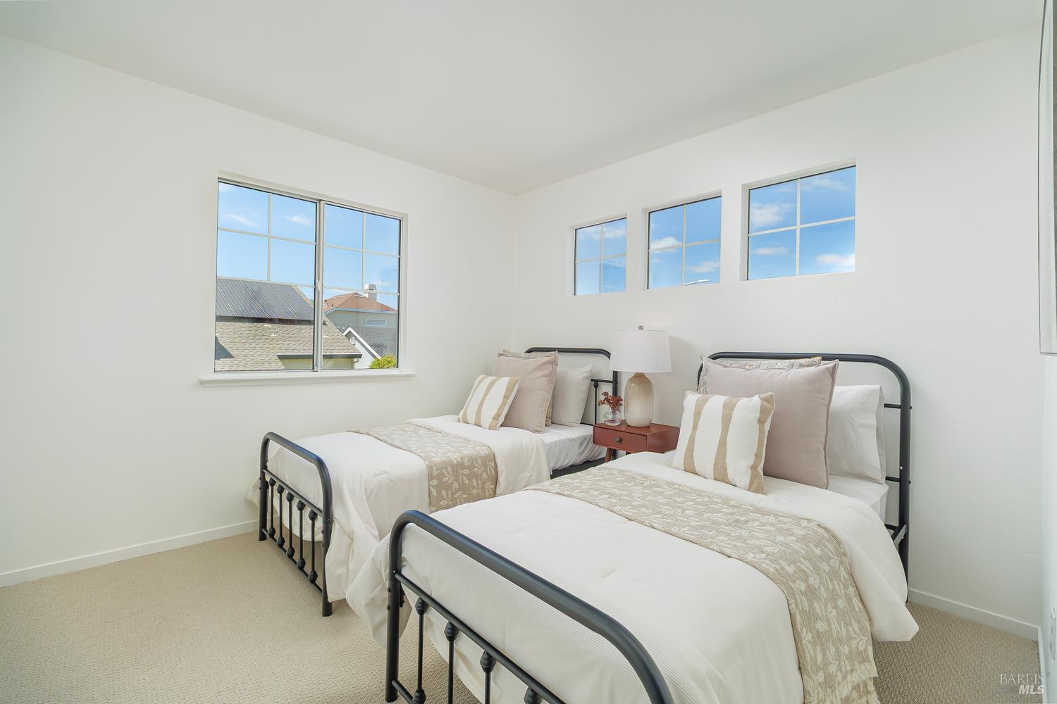 Detail Gallery Image 26 of 48 For 717 Weymouth St, Petaluma,  CA 94954 - 3 Beds | 2/1 Baths