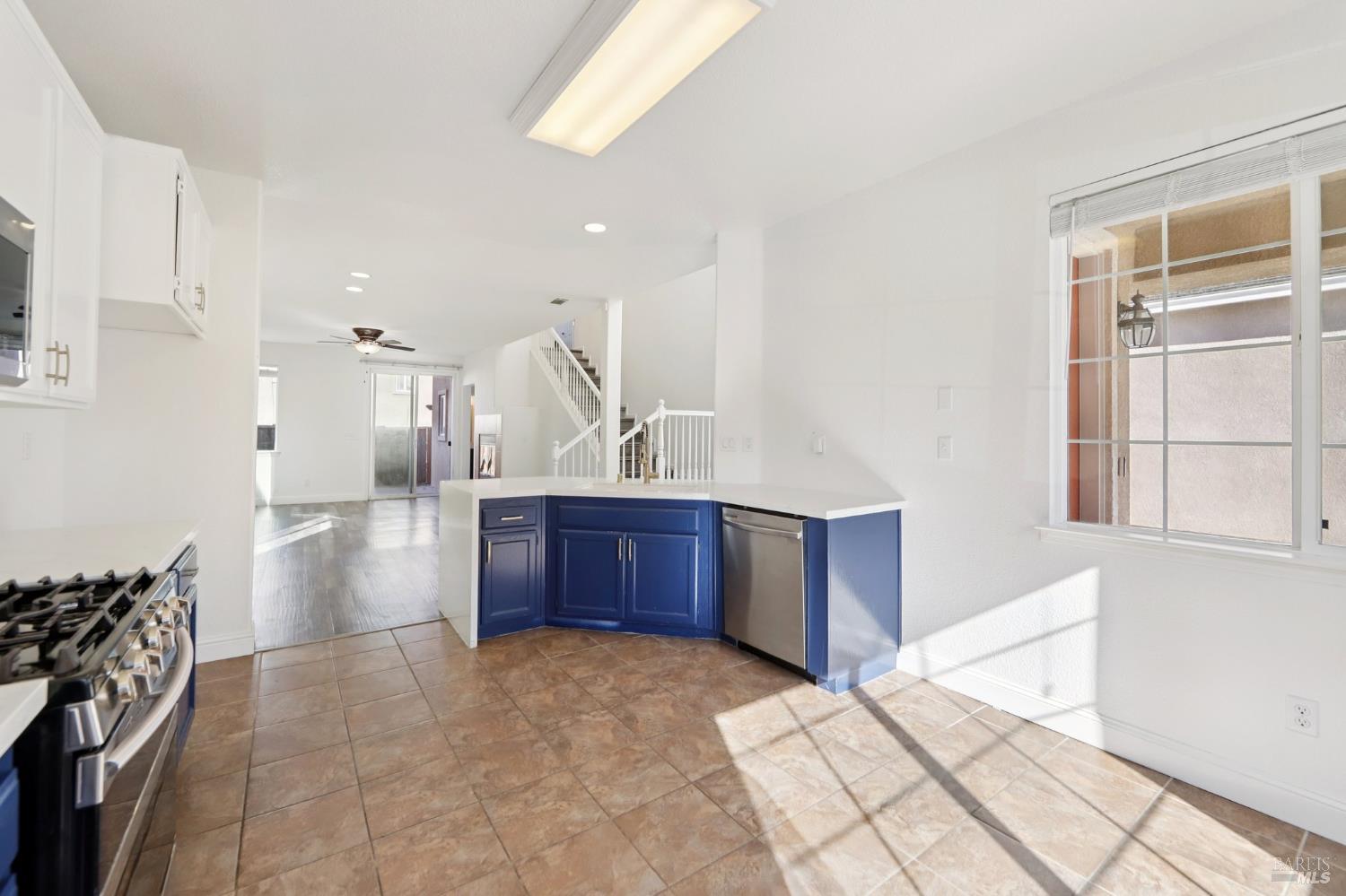 Detail Gallery Image 9 of 33 For 1888 Leaning Oak Dr, Fairfield,  CA 94534 - 3 Beds | 2/1 Baths