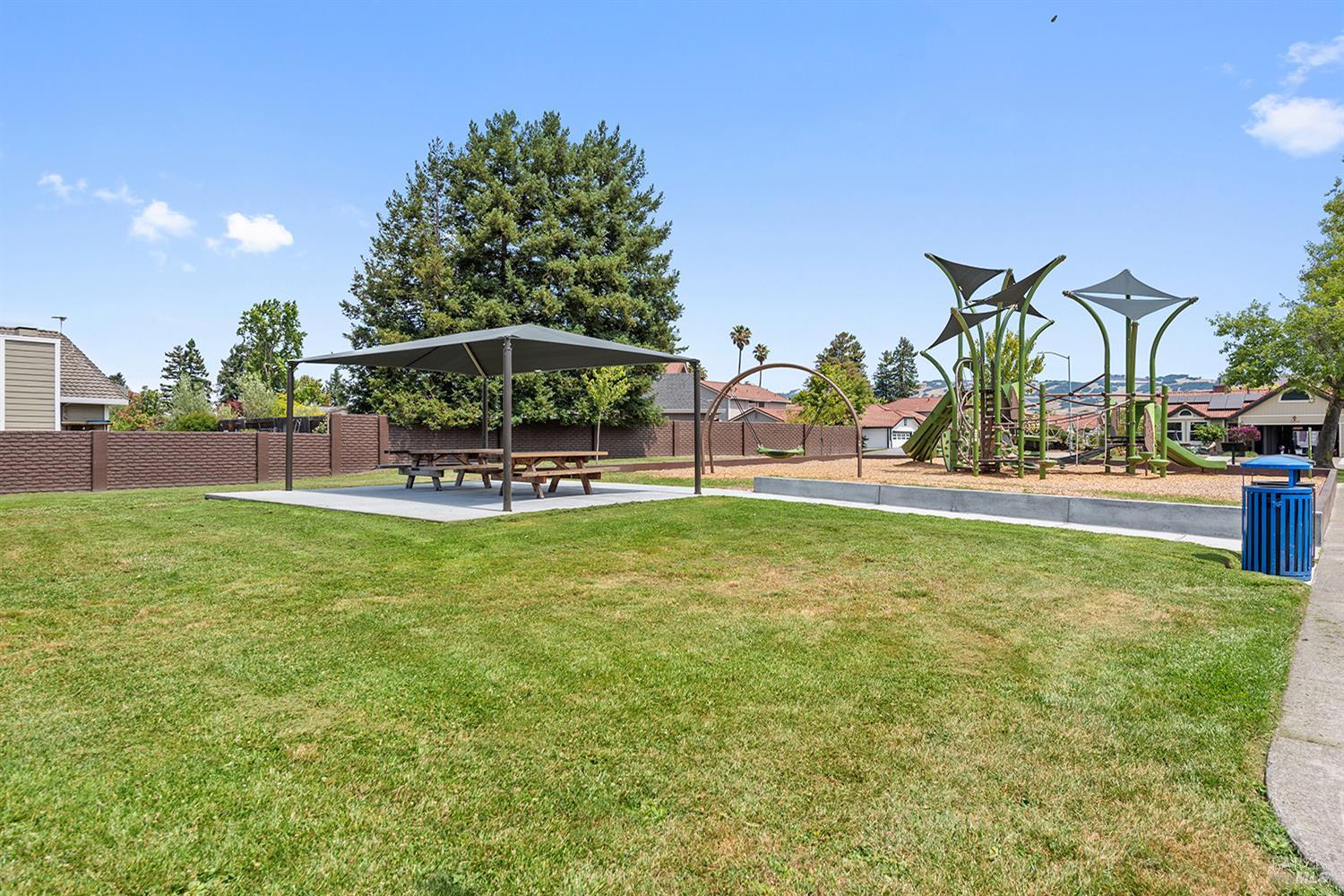 Detail Gallery Image 35 of 40 For 1180 Wieling Way, Petaluma,  CA 94954 - 3 Beds | 2/1 Baths