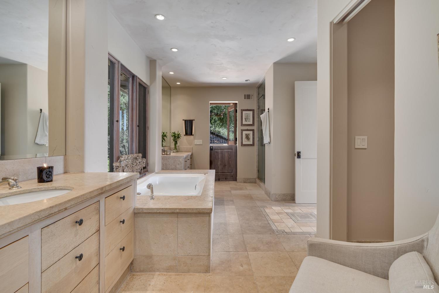 Detail Gallery Image 25 of 98 For 8320 Franz Valley Rd, Calistoga,  CA 94515 - 8 Beds | 8/2 Baths
