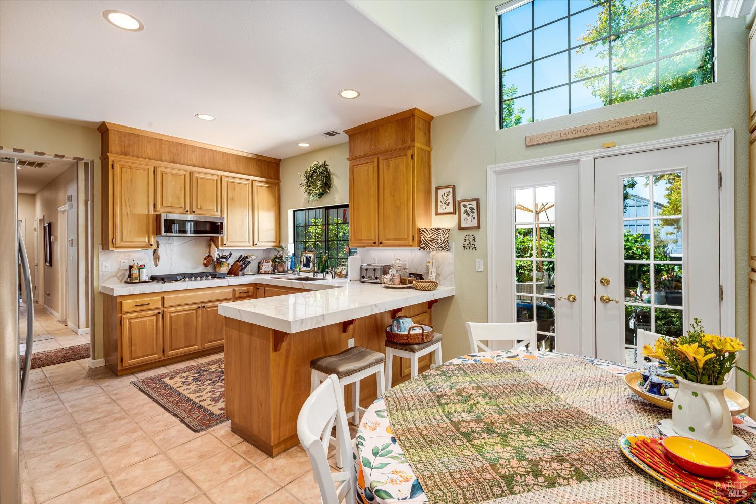 Detail Gallery Image 6 of 28 For 701 Amherst Cir, Sonoma,  CA 95476 - 3 Beds | 2 Baths