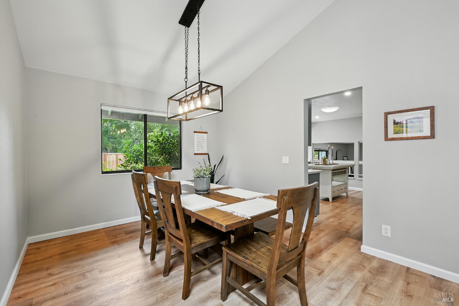 Detail Gallery Image 15 of 54 For 519 Mallory Ave, Windsor,  CA 95492 - 4 Beds | 2/1 Baths