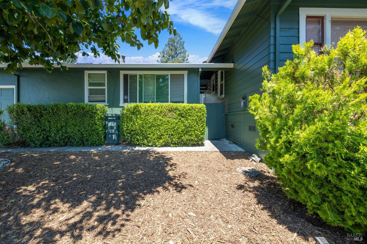 Detail Gallery Image 3 of 10 For 689 Plum Dr, Santa Rosa,  CA 95404 - – Beds | – Baths