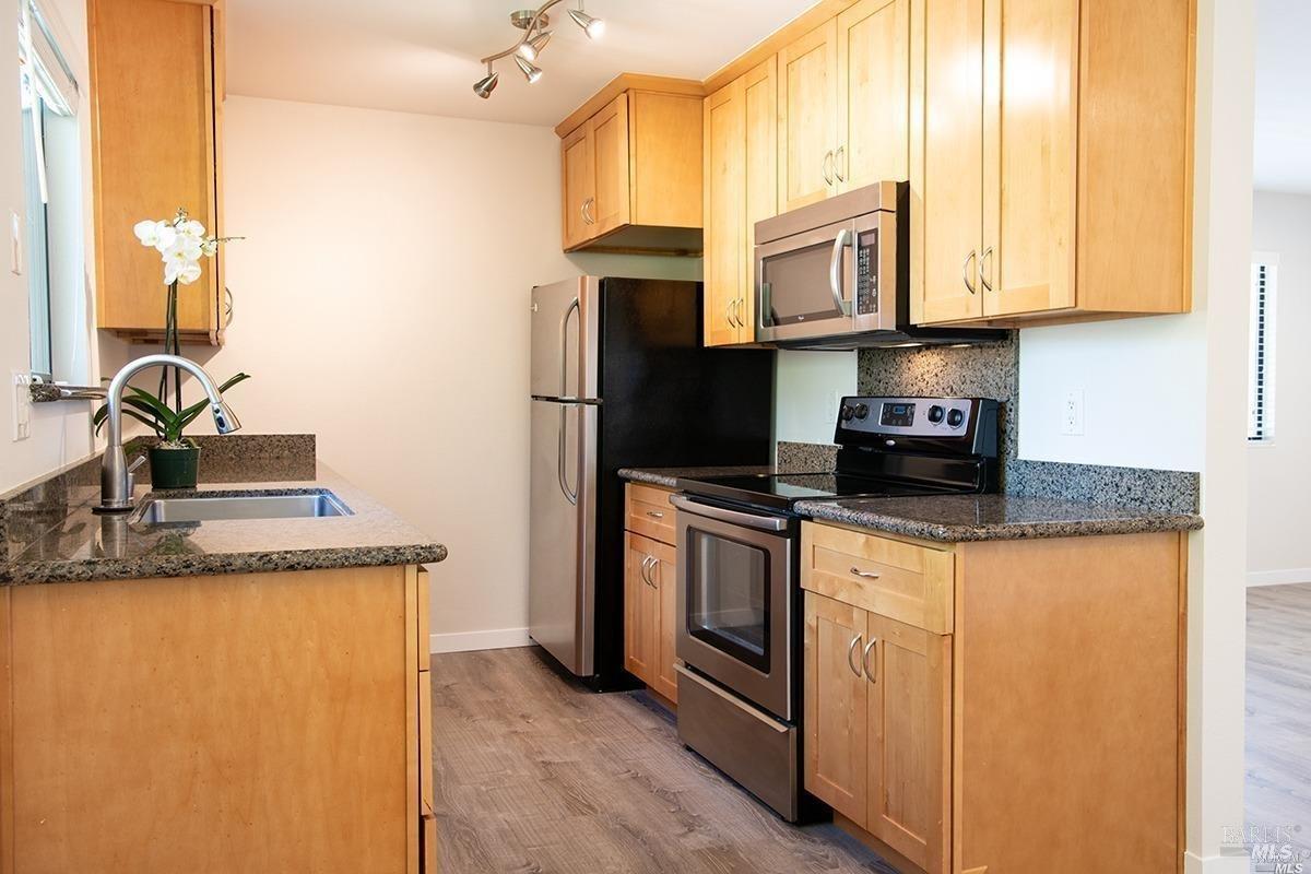 Detail Gallery Image 10 of 28 For 65 Wharf Cir, San Rafael,  CA 94903 - 2 Beds | 1 Baths