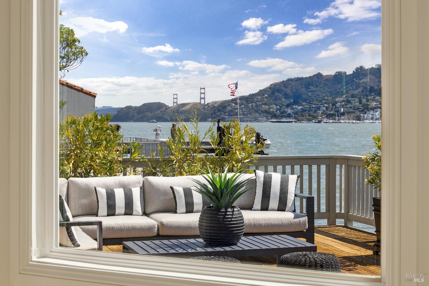 Detail Gallery Image 9 of 60 For 21 W Shore Rd, Belvedere Tiburon,  CA 94920 - 3 Beds | 3/1 Baths