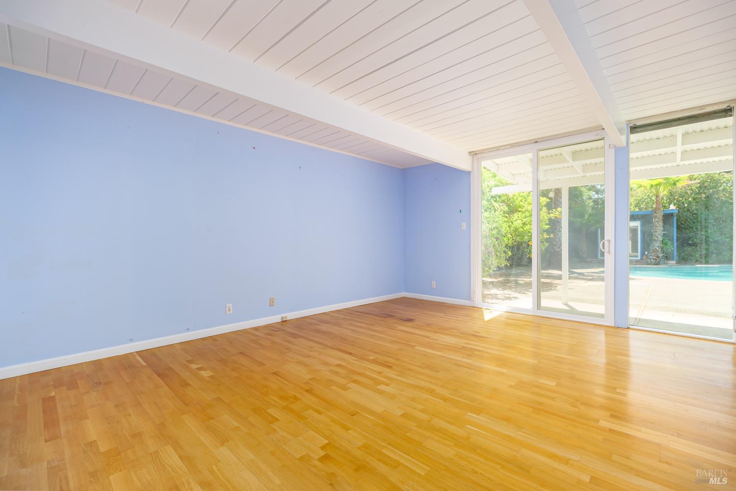 Detail Gallery Image 12 of 32 For 2077 Huckleberry Rd, San Rafael,  CA 94903 - 5 Beds | 2 Baths