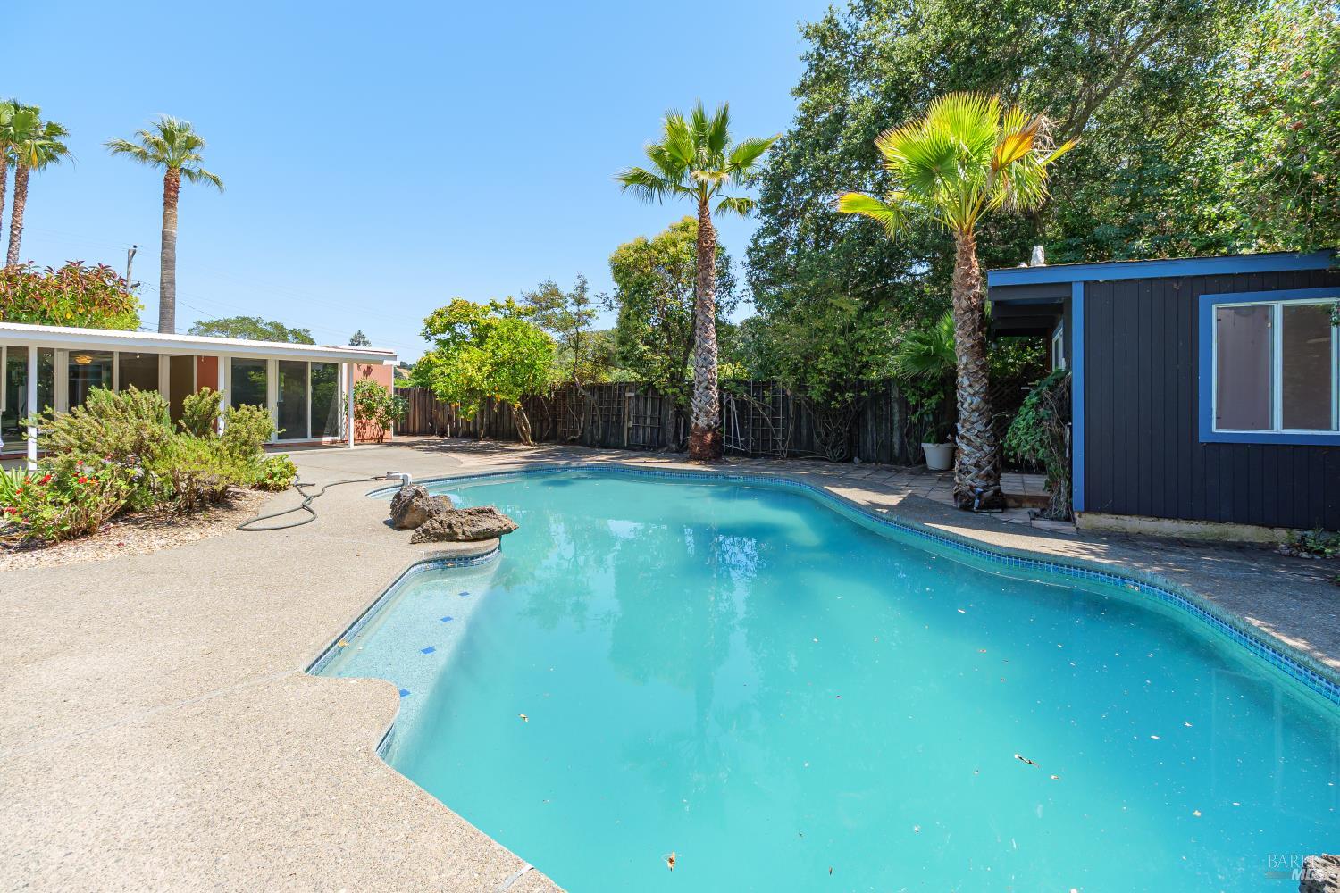 Detail Gallery Image 27 of 32 For 2077 Huckleberry Rd, San Rafael,  CA 94903 - 5 Beds | 2 Baths