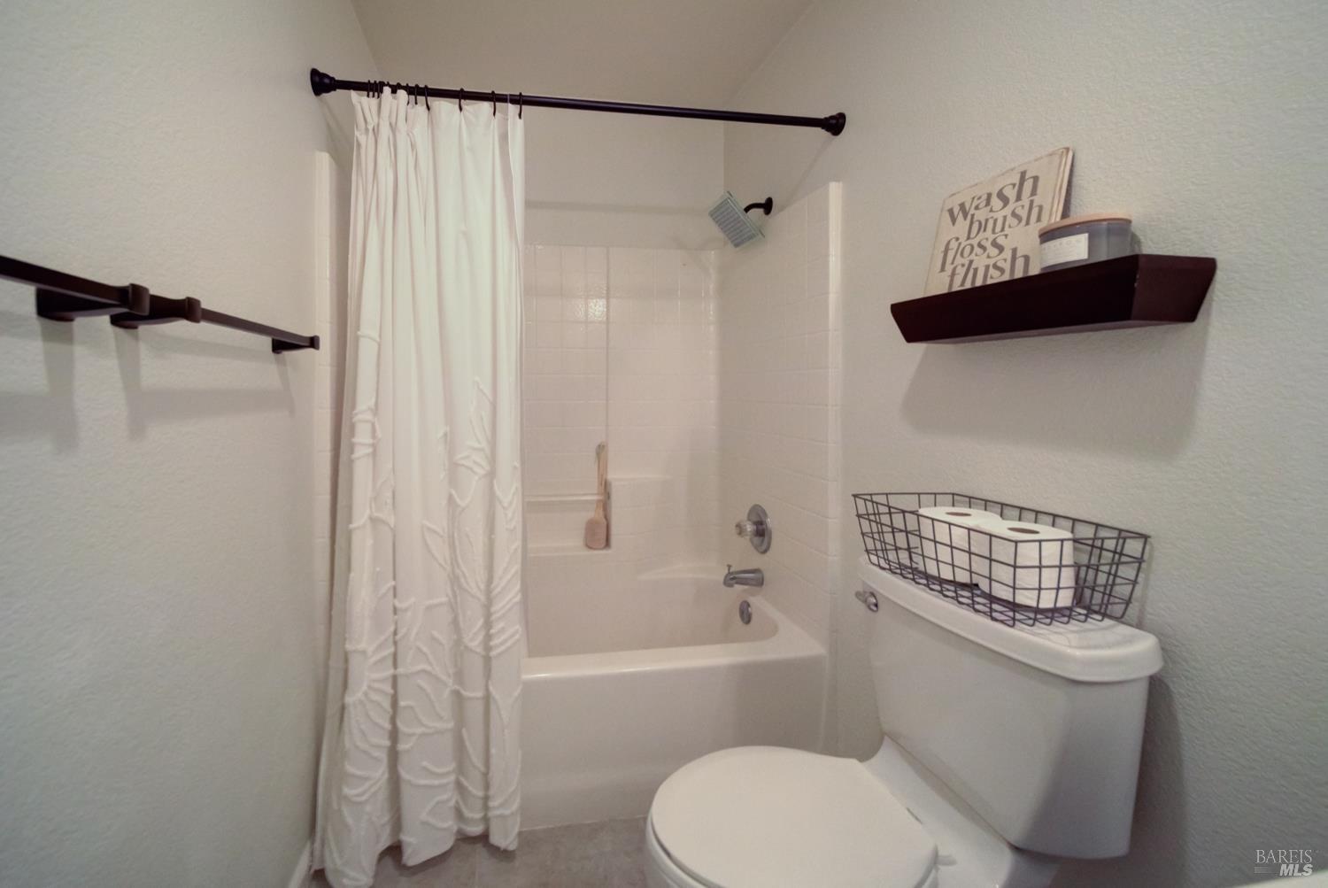 Detail Gallery Image 31 of 52 For 578 Tawny Lake Pl, Fairfield,  CA 94534 - 4 Beds | 2/1 Baths