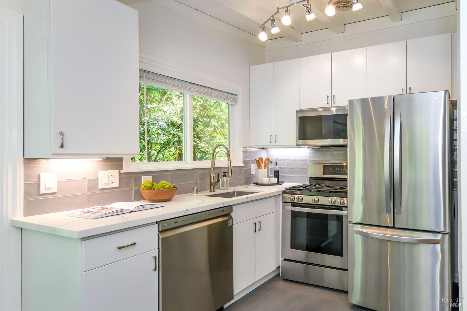Detail Gallery Image 15 of 32 For 31 Glen Ave, San Rafael,  CA 94901 - 3 Beds | 2 Baths
