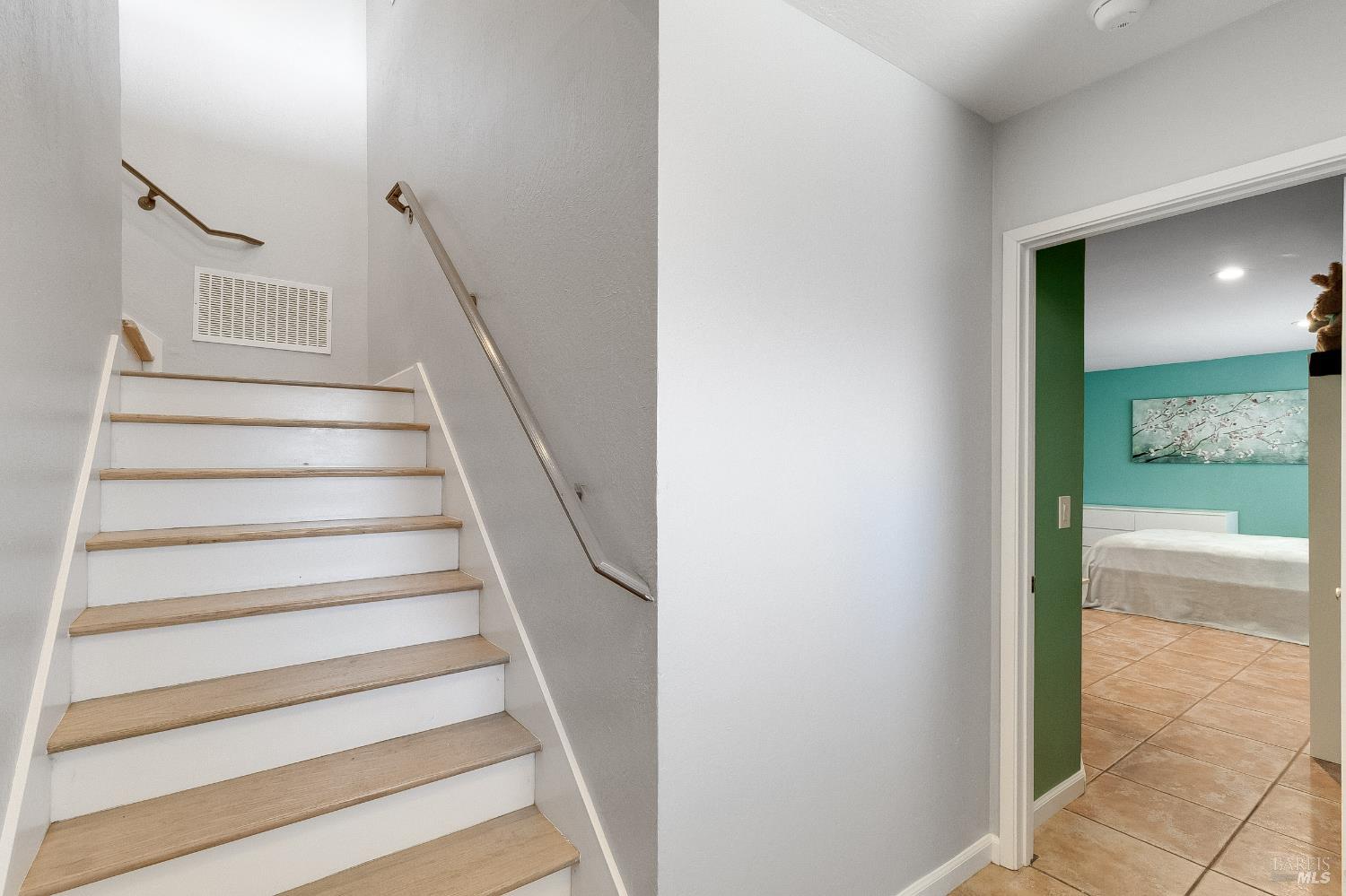 Detail Gallery Image 8 of 54 For 1229 Monte Vista Ct, Benicia,  CA 94510 - 4 Beds | 3 Baths
