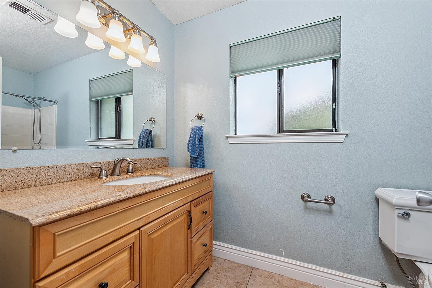 Detail Gallery Image 22 of 40 For 1180 Wieling Way, Petaluma,  CA 94954 - 3 Beds | 2/1 Baths