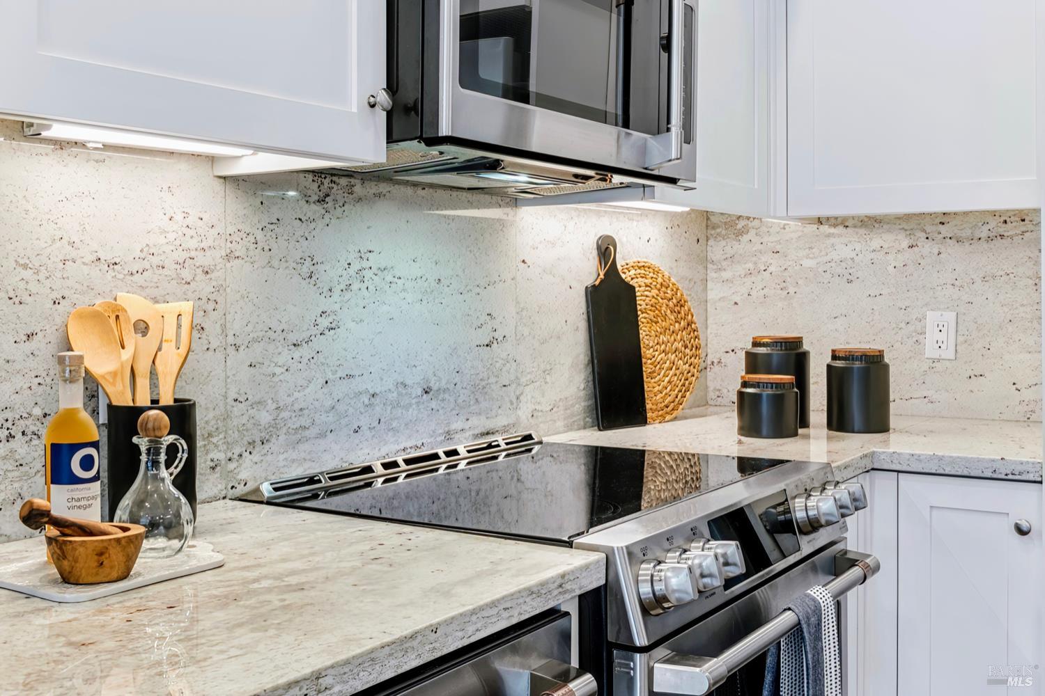 Detail Gallery Image 15 of 51 For 1655 2nd St #306,  Napa,  CA 94559 - 3 Beds | 3/1 Baths