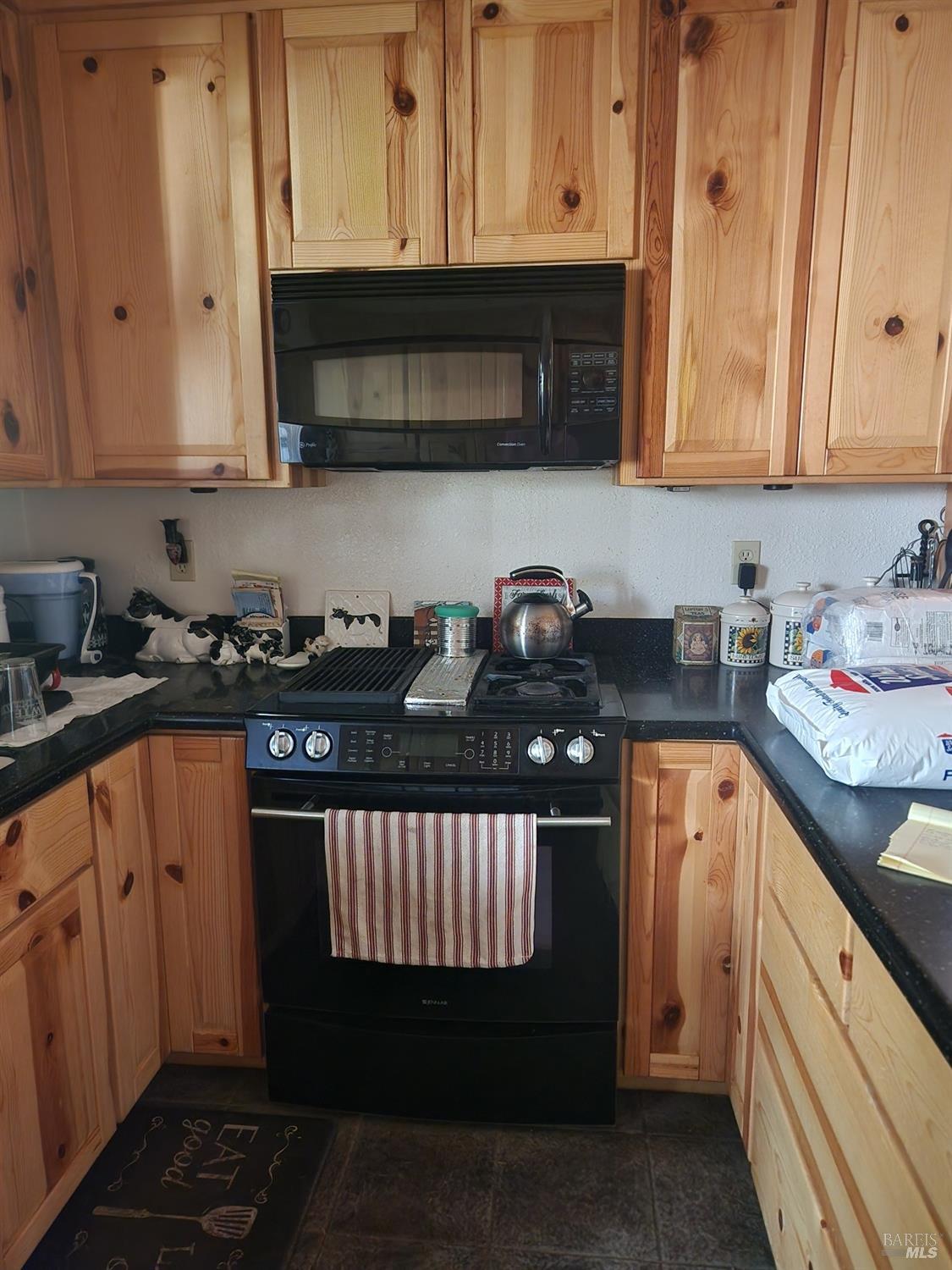 Detail Gallery Image 14 of 43 For 97420 Mina Rd, Covelo,  CA 95428 - 2 Beds | 1 Baths