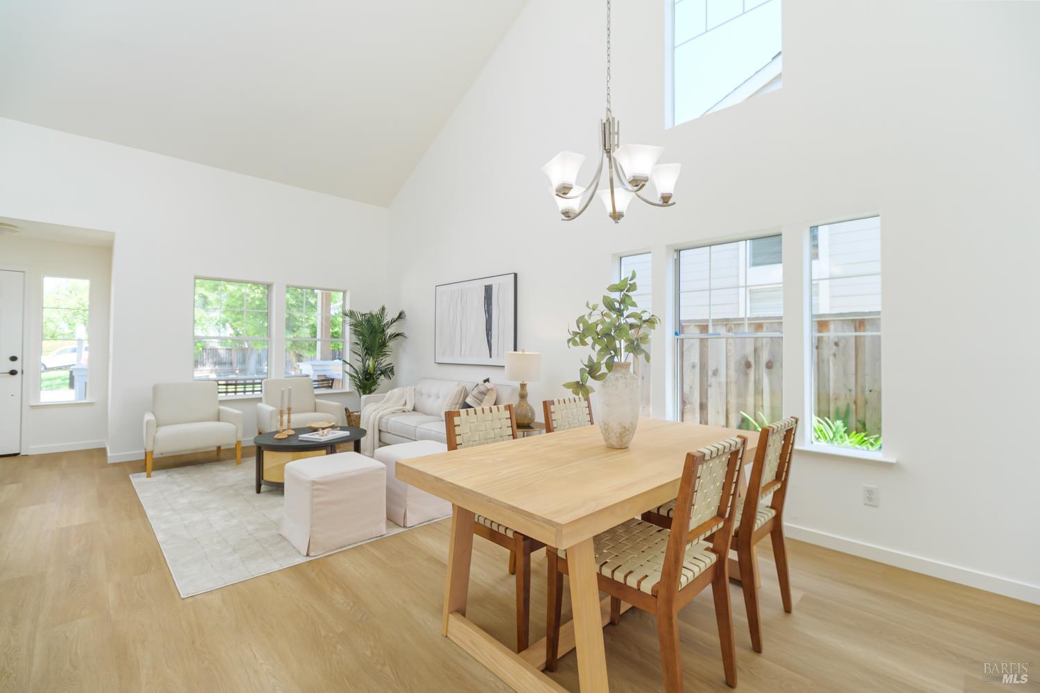 Detail Gallery Image 13 of 48 For 717 Weymouth St, Petaluma,  CA 94954 - 3 Beds | 2/1 Baths