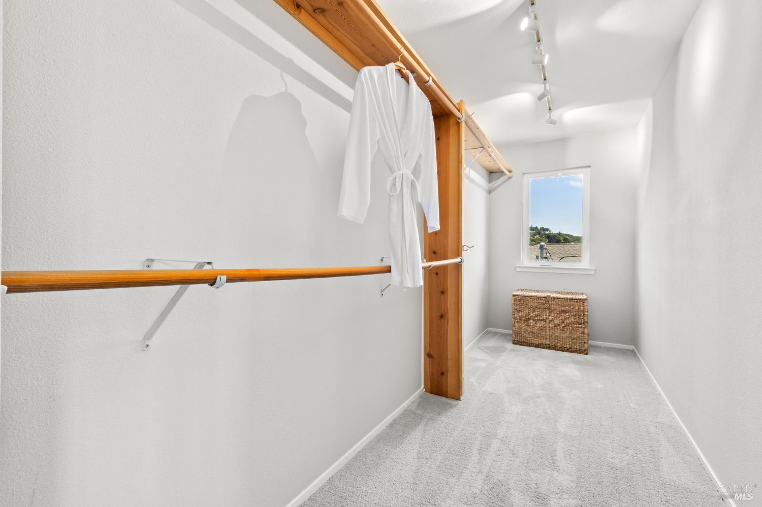 Detail Gallery Image 29 of 75 For 34 Crestwood Dr, San Rafael,  CA 94901 - 4 Beds | 3 Baths