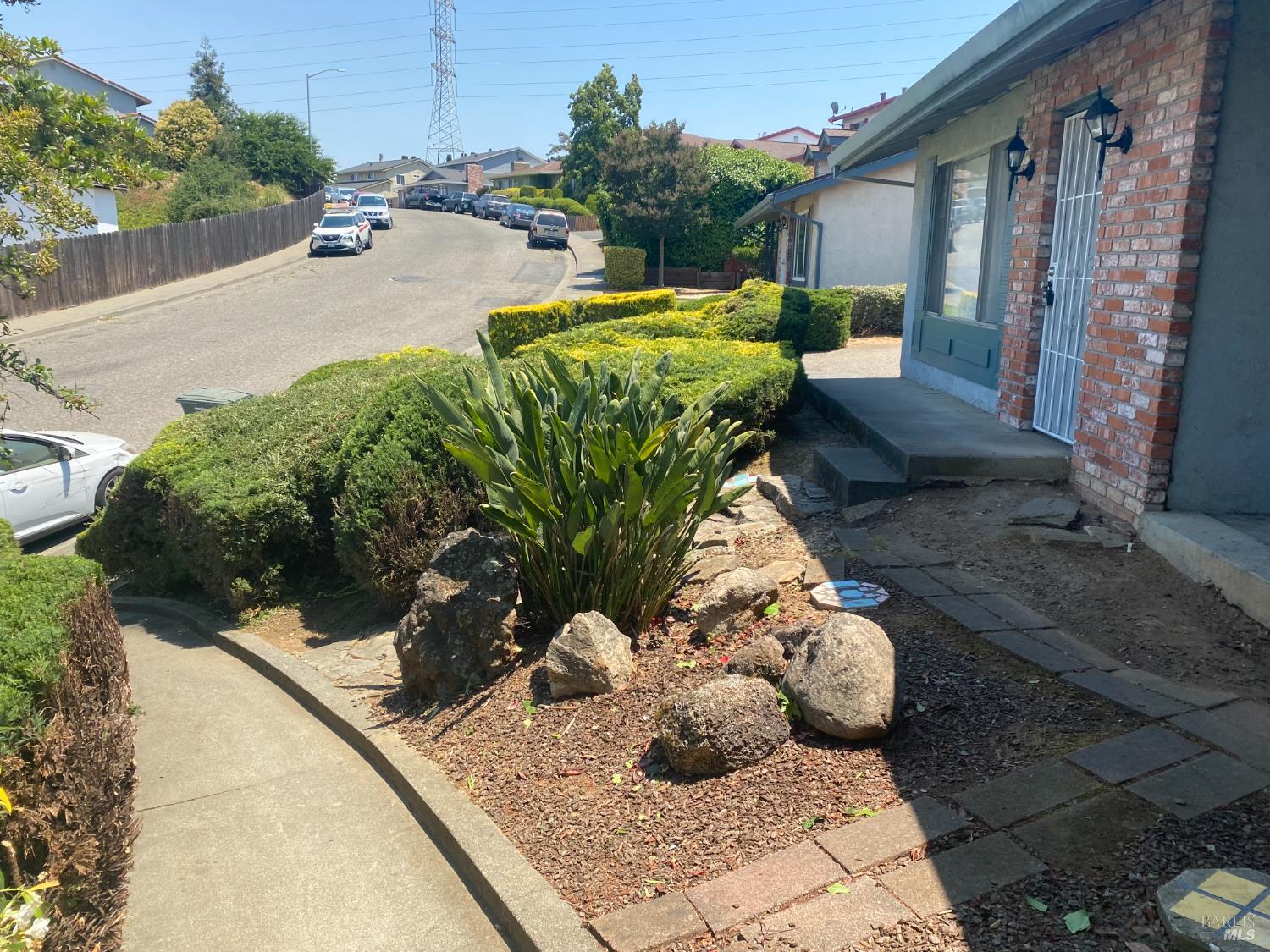 Detail Gallery Image 5 of 12 For 701 Pope Dr, Vallejo,  CA 94591 - 3 Beds | 2 Baths