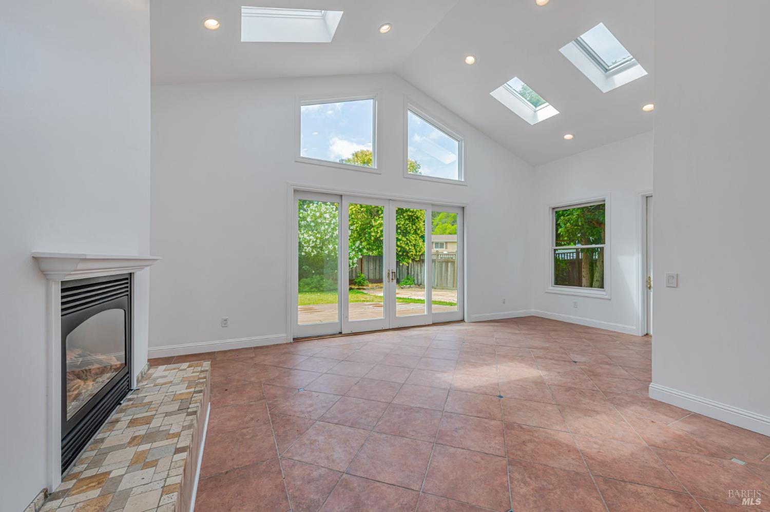 Detail Gallery Image 21 of 44 For 3 La Noche Ct, Novato,  CA 94945 - 4 Beds | 3 Baths