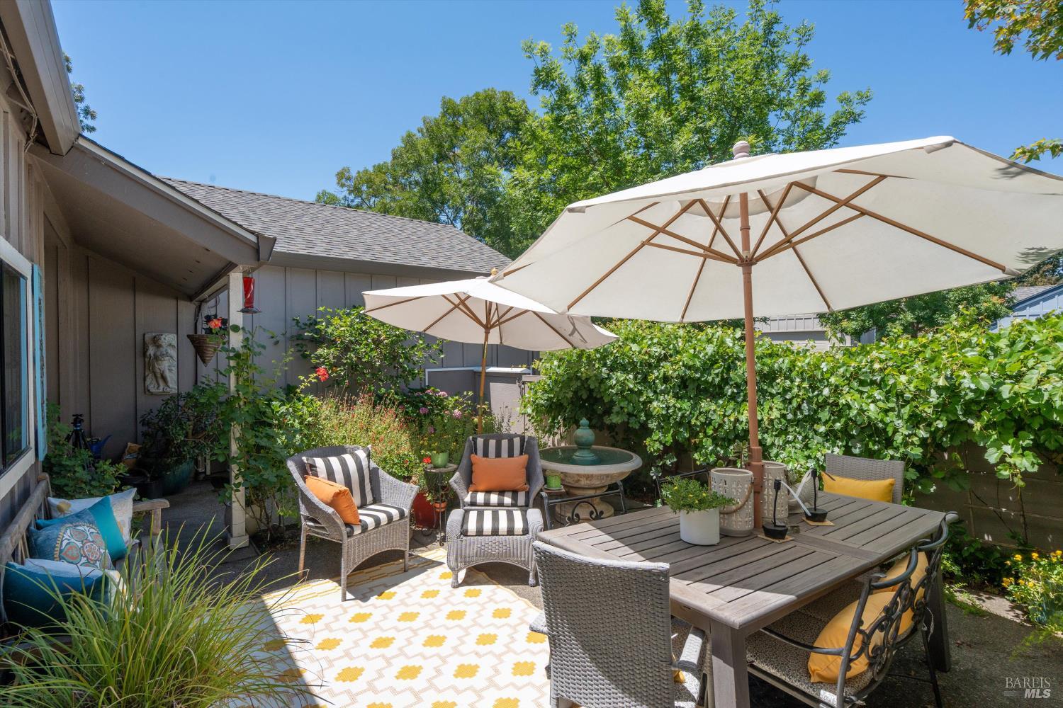 Detail Gallery Image 3 of 28 For 701 Amherst Cir, Sonoma,  CA 95476 - 3 Beds | 2 Baths