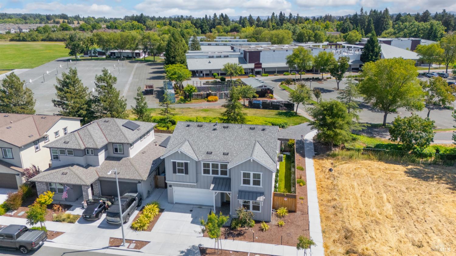Detail Gallery Image 76 of 81 For 1421 Oak Cir, Rohnert Park,  CA 94928 - 4 Beds | 3/1 Baths