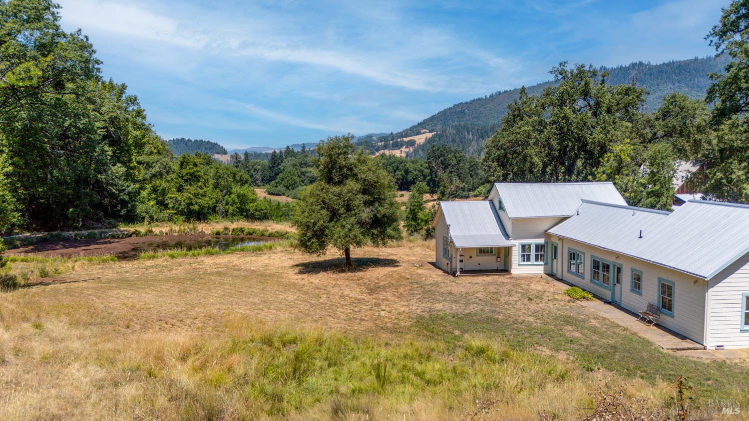 Detail Gallery Image 4 of 29 For 28000 Ridgeway Hwy, Potter Valley,  CA 95490 - 3 Beds | 1/1 Baths