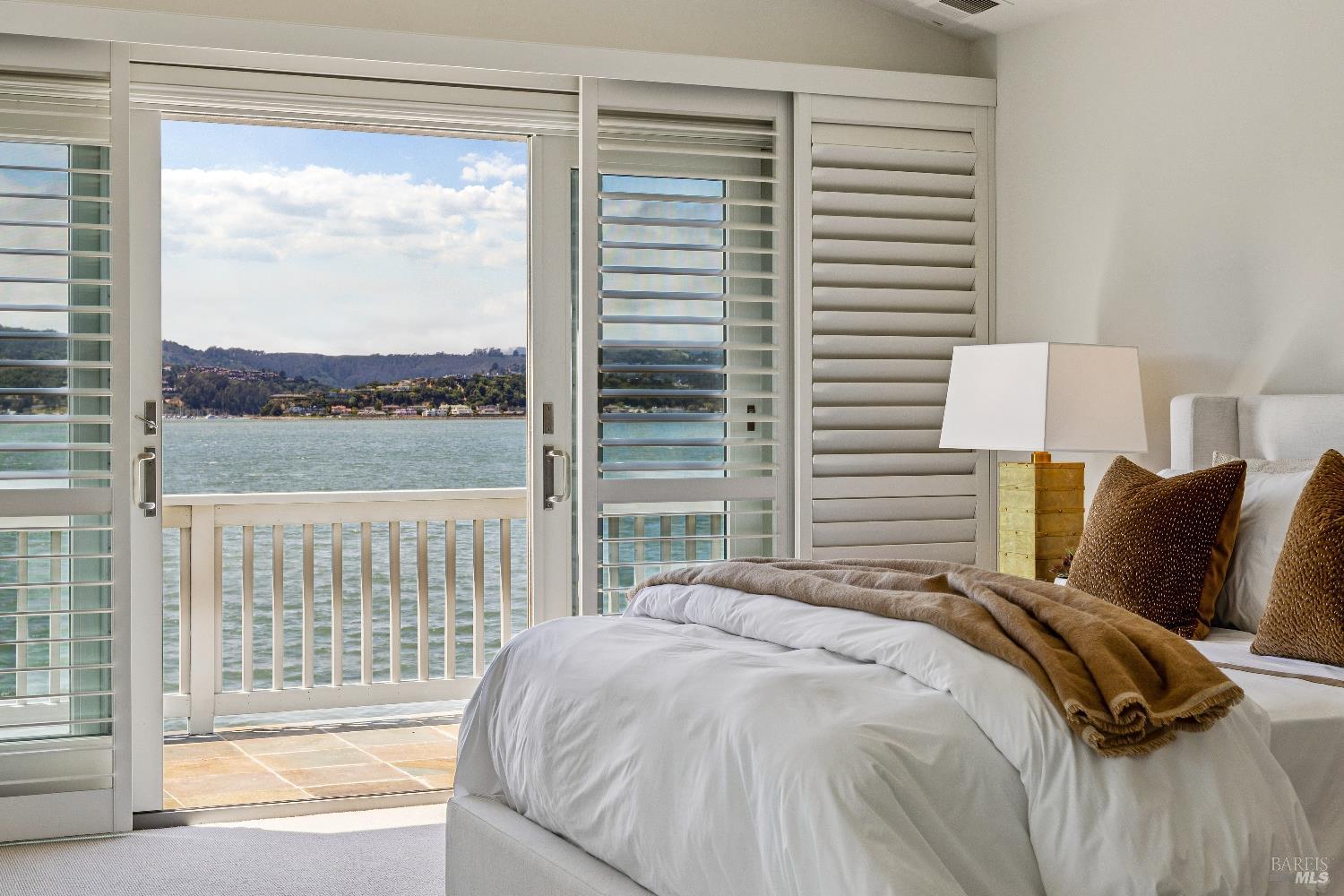Detail Gallery Image 30 of 60 For 21 W Shore Rd, Belvedere Tiburon,  CA 94920 - 3 Beds | 3/1 Baths