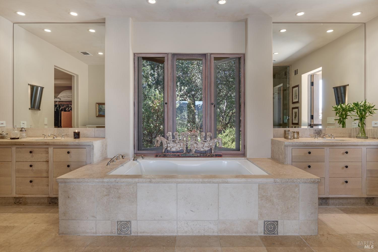 Detail Gallery Image 26 of 98 For 8320 Franz Valley Rd, Calistoga,  CA 94515 - 8 Beds | 8/2 Baths