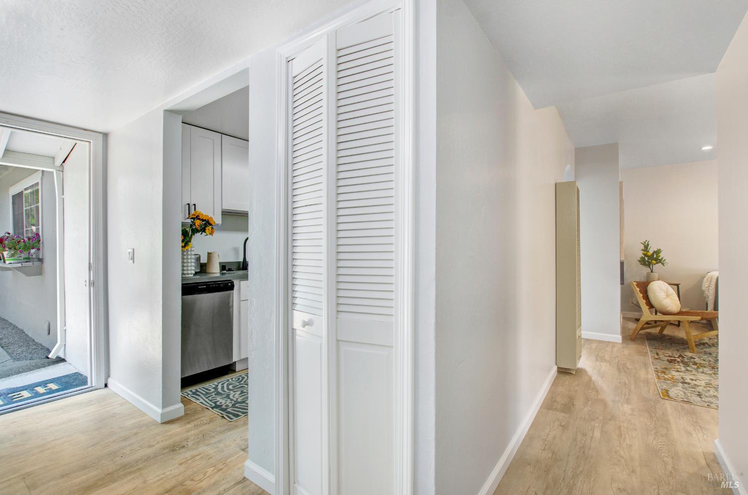 Detail Gallery Image 14 of 36 For 2721 Comanche St, Santa Rosa,  CA 95403 - 3 Beds | 2 Baths