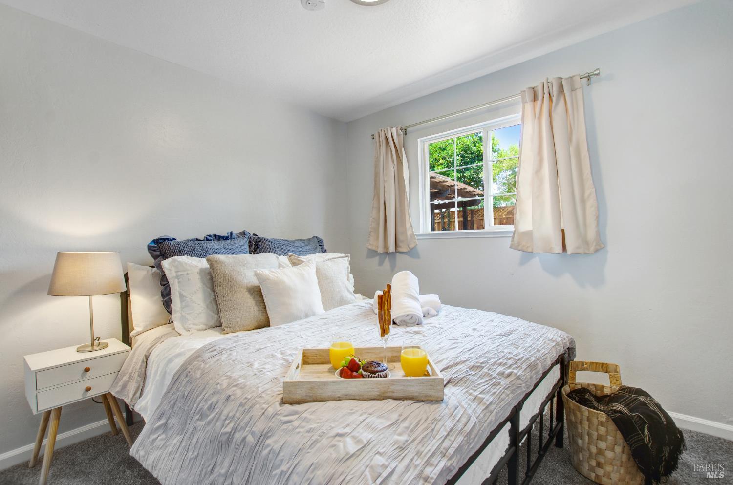 Detail Gallery Image 6 of 36 For 2721 Comanche St, Santa Rosa,  CA 95403 - 3 Beds | 2 Baths
