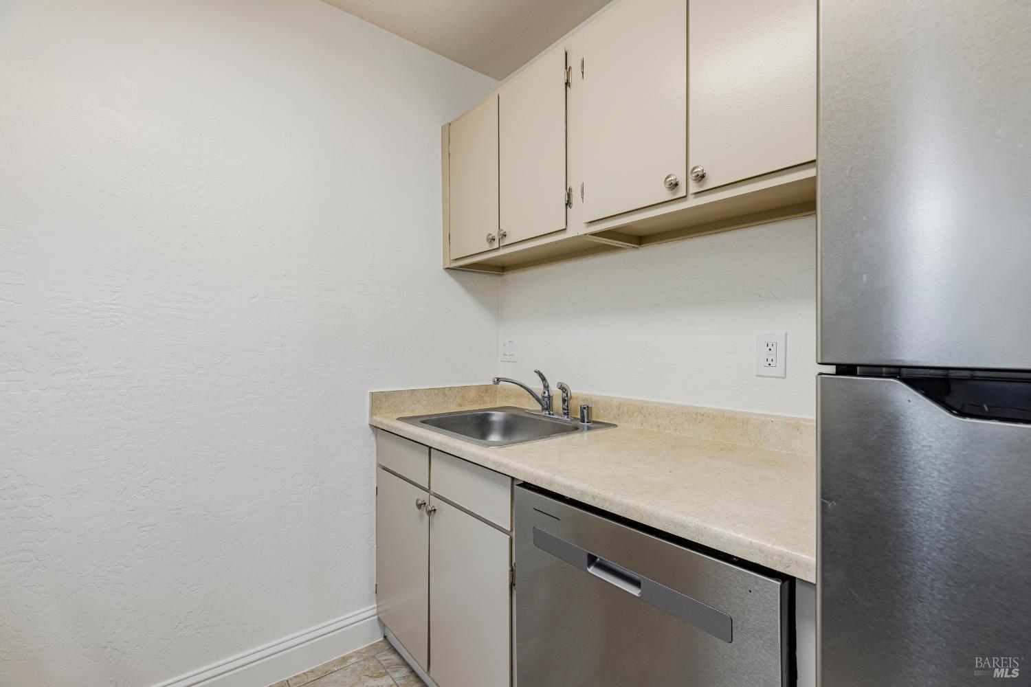 Detail Gallery Image 7 of 33 For 1550 Center Rd #45,  Novato,  CA 94947 - 2 Beds | 1/1 Baths