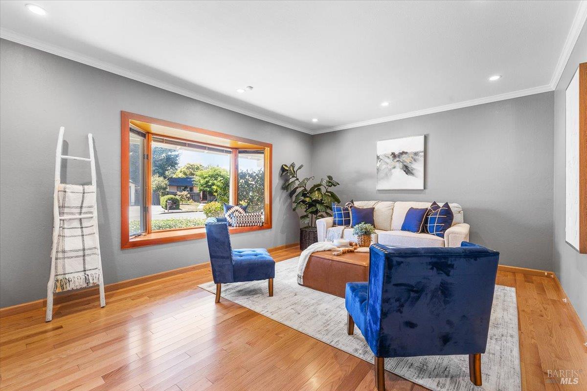 Detail Gallery Image 7 of 44 For 4305 Leafwood Cir, Santa Rosa,  CA 95405 - 3 Beds | 2 Baths