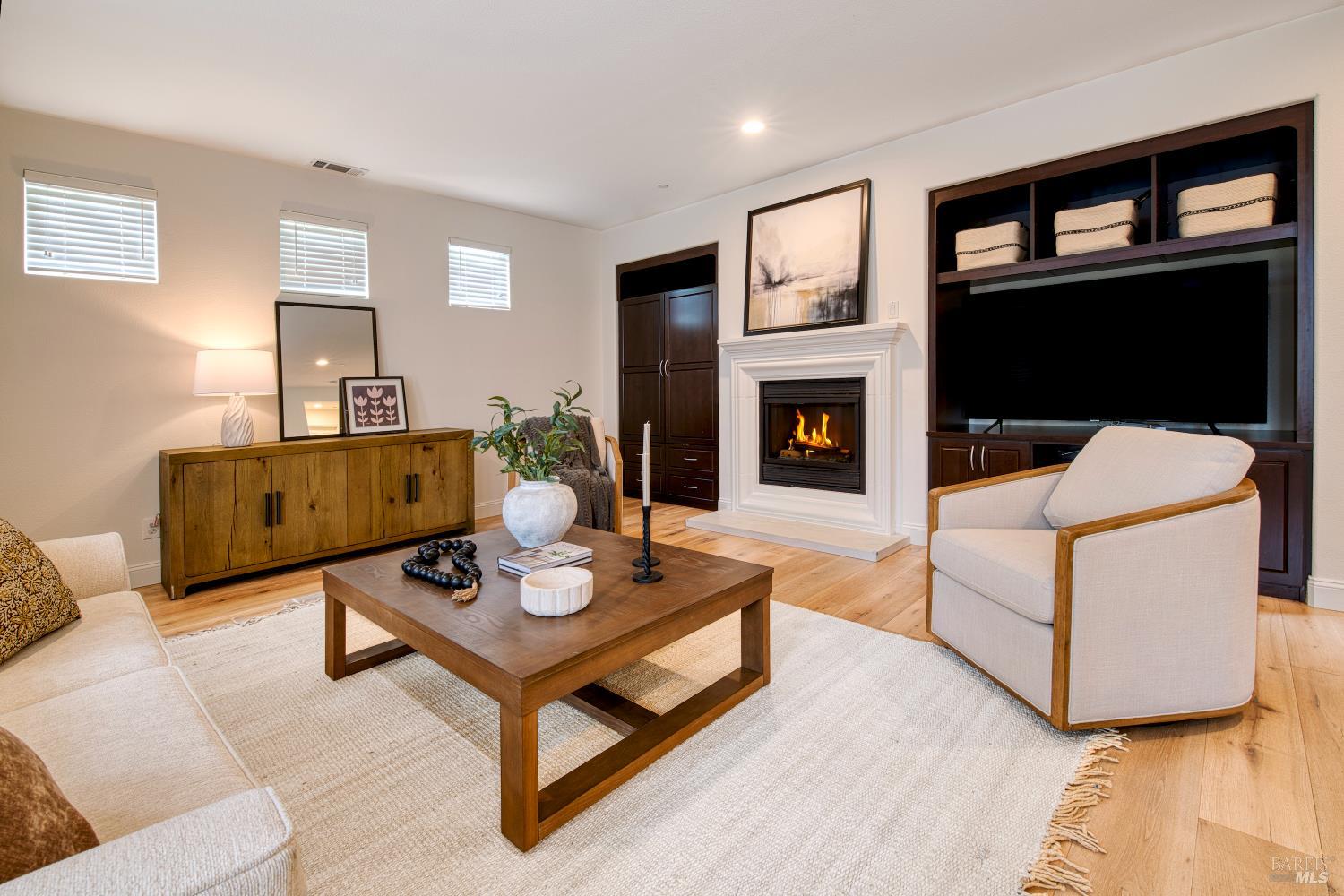 Detail Gallery Image 10 of 35 For 19 Sunny Cove Dr, Novato,  CA 94949 - 4 Beds | 2/1 Baths