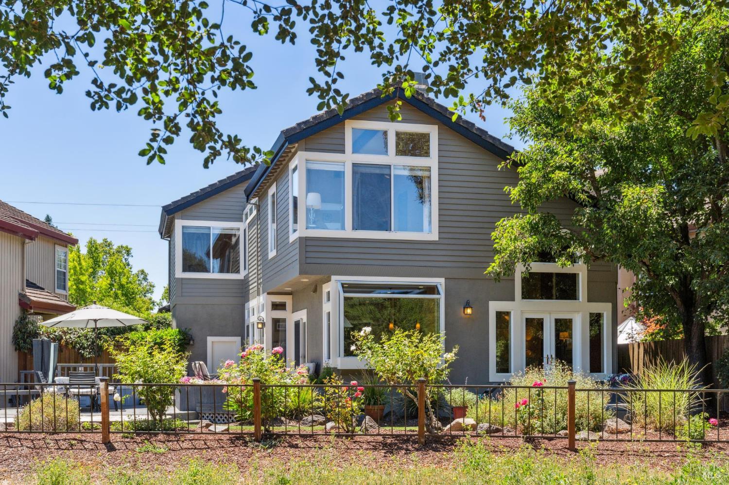 Detail Gallery Image 43 of 43 For 12 Birnam Wood Ct, Petaluma,  CA 94954 - 3 Beds | 2/1 Baths
