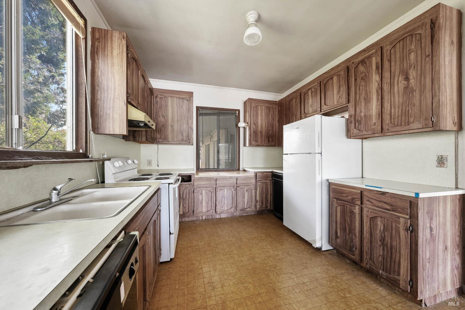 Detail Gallery Image 14 of 36 For 14095 Lakeshore Dr, Clearlake,  CA 95422 - 2 Beds | 1/1 Baths