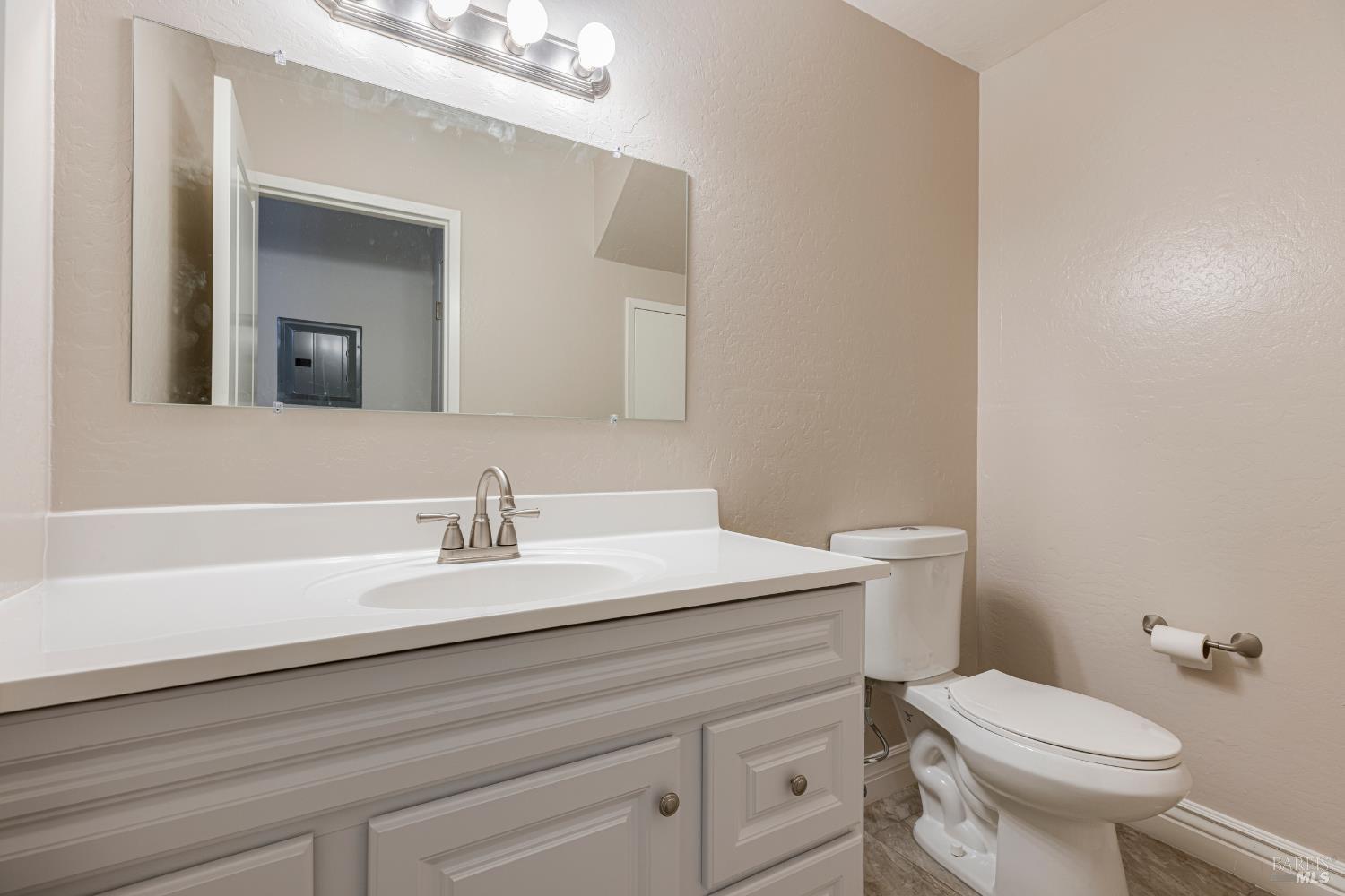 Detail Gallery Image 8 of 33 For 1550 Center Rd #45,  Novato,  CA 94947 - 2 Beds | 1/1 Baths