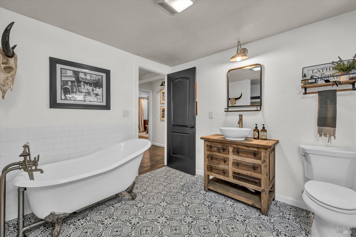Detail Gallery Image 17 of 56 For 9099 E Side Potter Valley Rd, Potter Valley,  CA 95469 - 3 Beds | 3 Baths